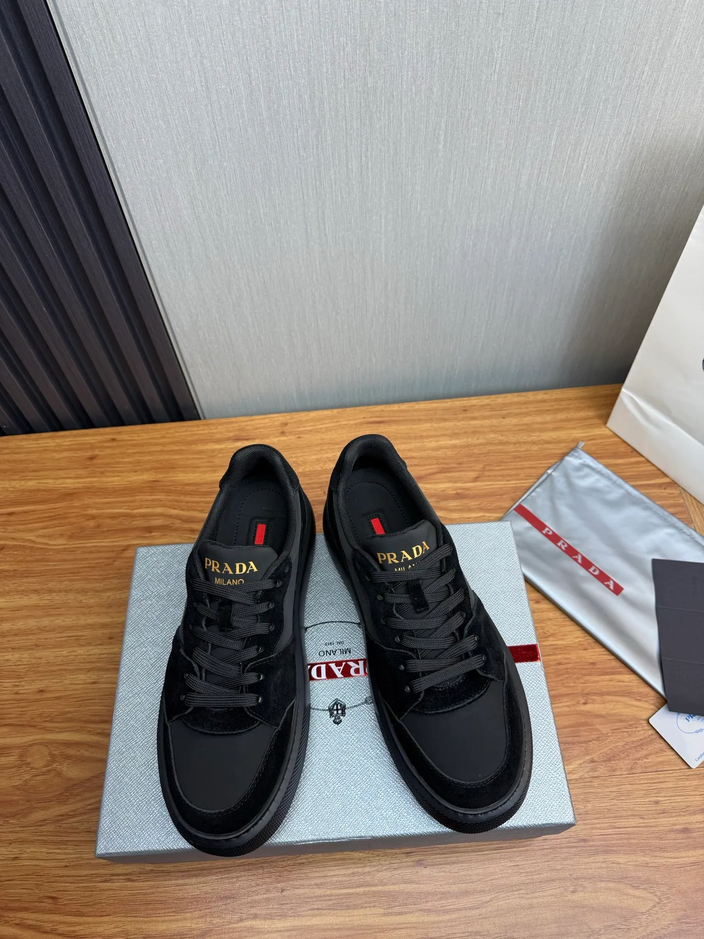 Factory price 560💰 [PRADA] Men’s shoes are popular in the counter, official website is synchronized, 1 high-quality shipment ✔️Original cowhide + cowhide lining, 1🆚1 replica, original sole, 38-45 (45 customized, non-refundable)